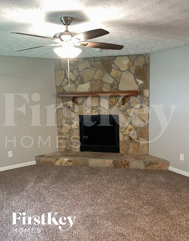 3 bed, 2.0 bath, 1282 sqft, $1,780 — Photo 3