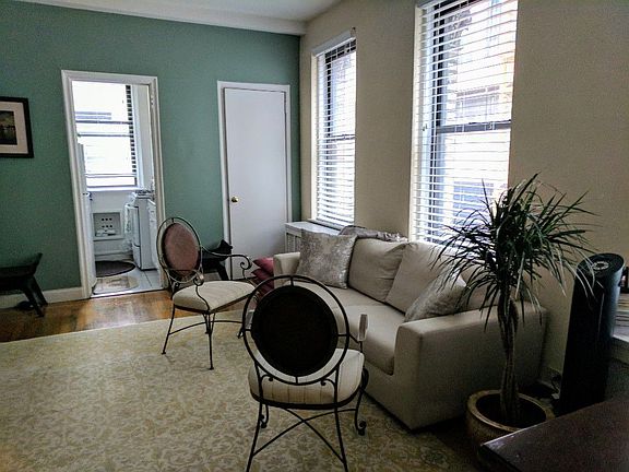 3rd image of 135 E 50th St APT 9B