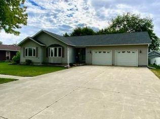 340 Bush Ave, Garner, IA 50438