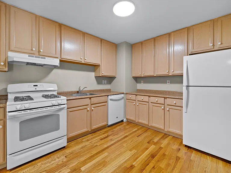 10-12 Chestnut St #207A — Photo 7