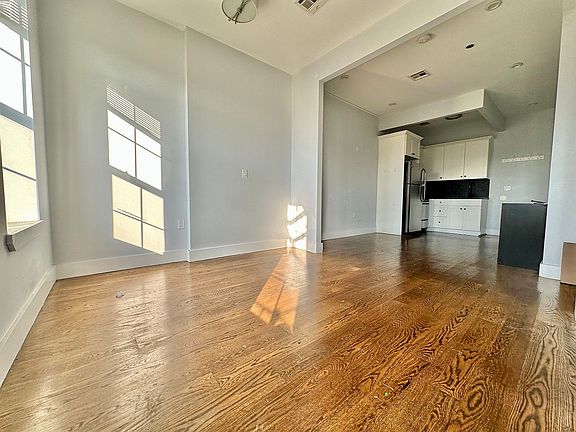 5th image of 630 Kosciuszko St #2F