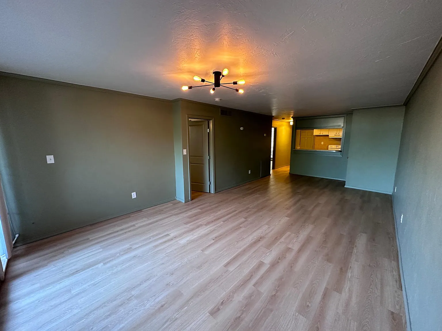 6000 N Brookline Ave — Photo 3