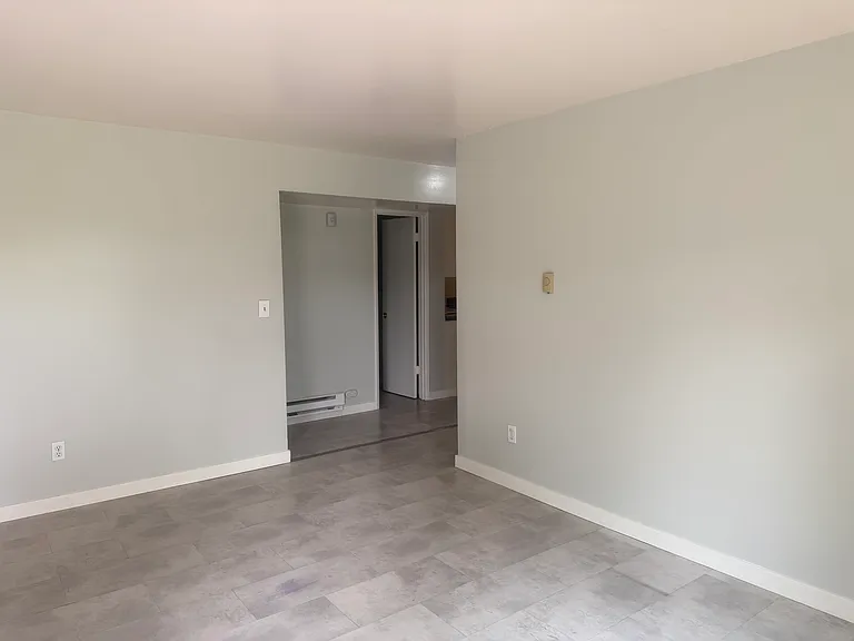 32 NE Tremont Dr #A — Photo 2