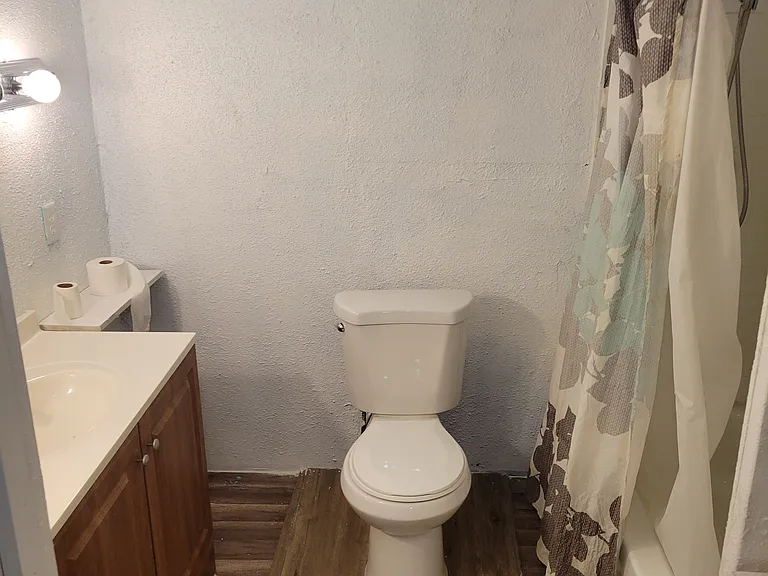 409 Norton Ave — Photo 9