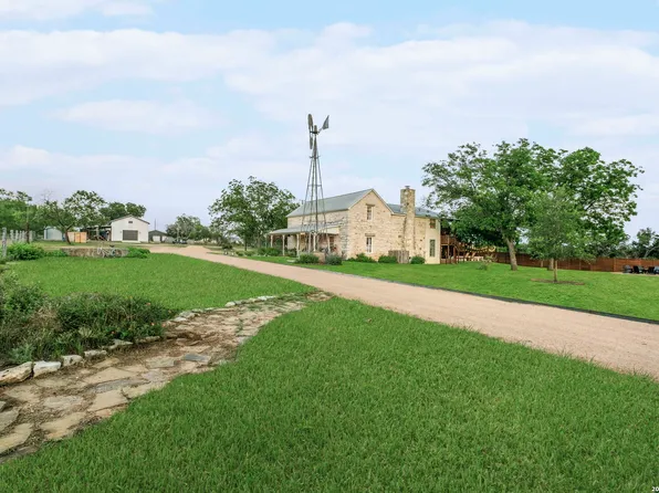 271 SMOKEHOUSE RD, Fredericksburg, TX 78624