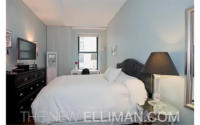Rented by Douglas Elliman | media 16