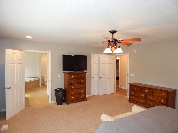 5th image of 603 Birchwood Dr