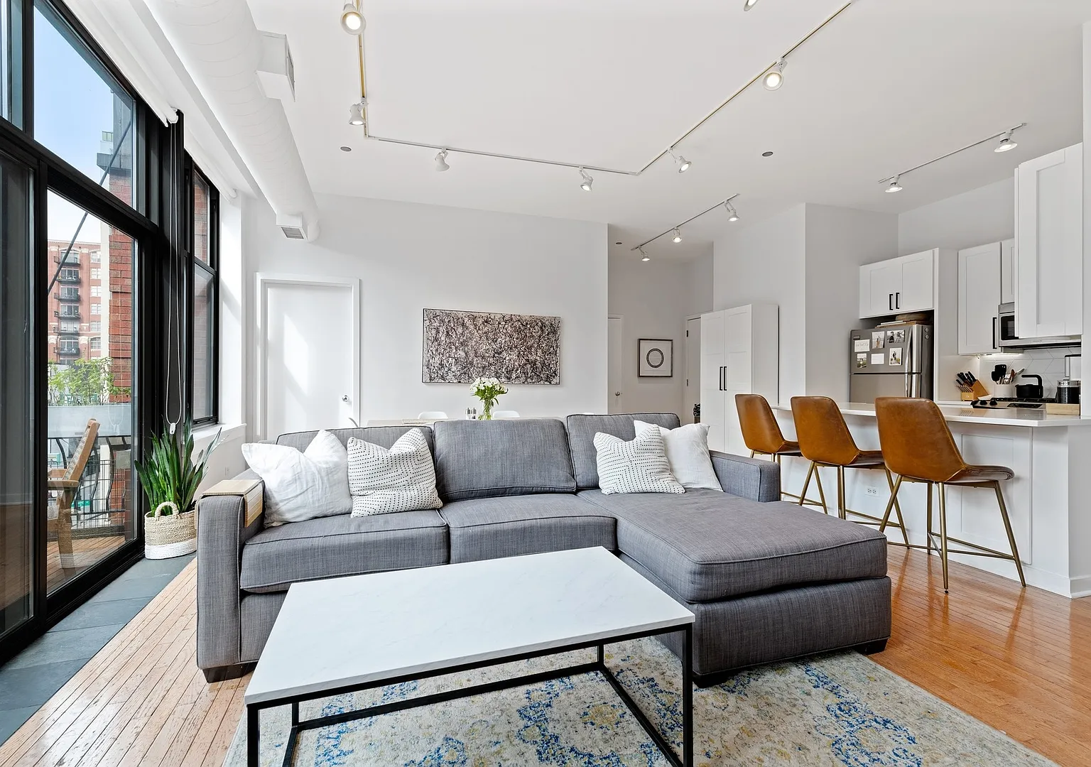 2 bed, 1170 sqft, $4,100 — Photo 1