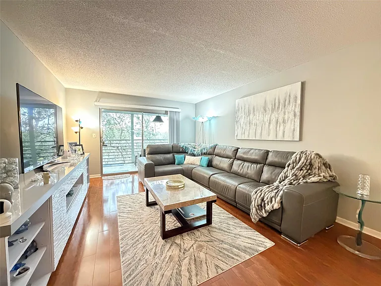 2304 Lucaya Ln #L4 — Photo 7