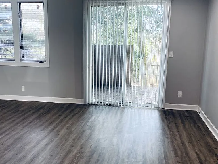 205 Forest View Ct — Photo 13