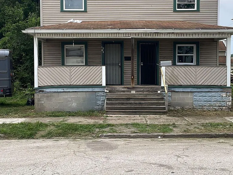 1050 Nathan St — Photo 3