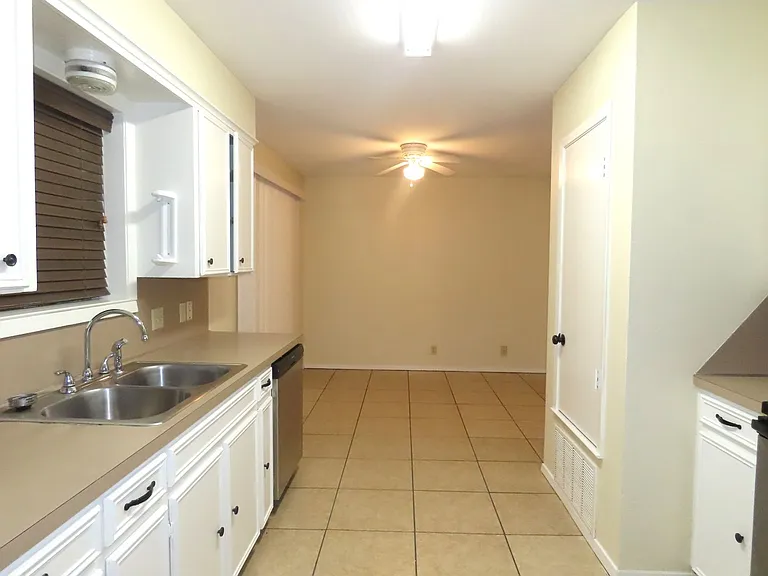 805 Corey Dr — Photo 8