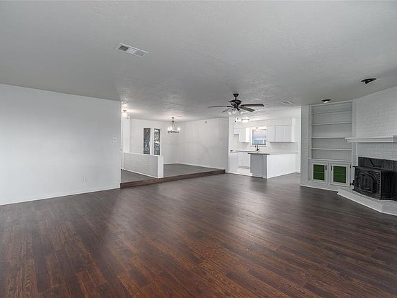 5th image of 2901 Castle Ct