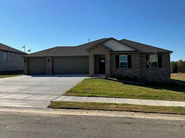 1021 Pebble Dr