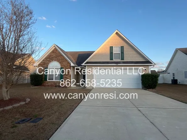229 Huntington Dr, Raeford, NC 28376