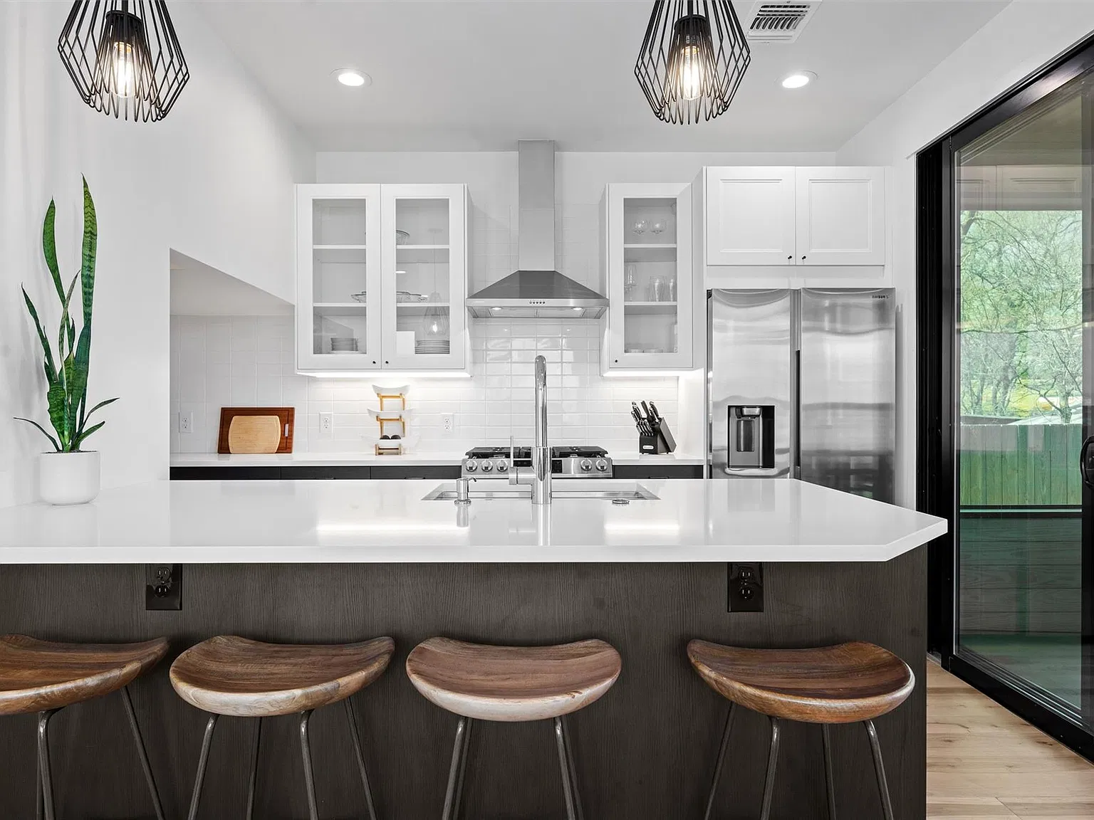 2 bed, 2.5 bath, 1004 sqft, $3,250 — Photo 3