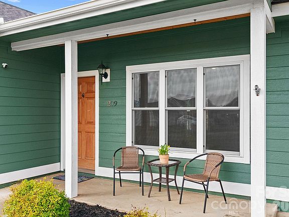 2nd image of 209 Breton Ridge Rd