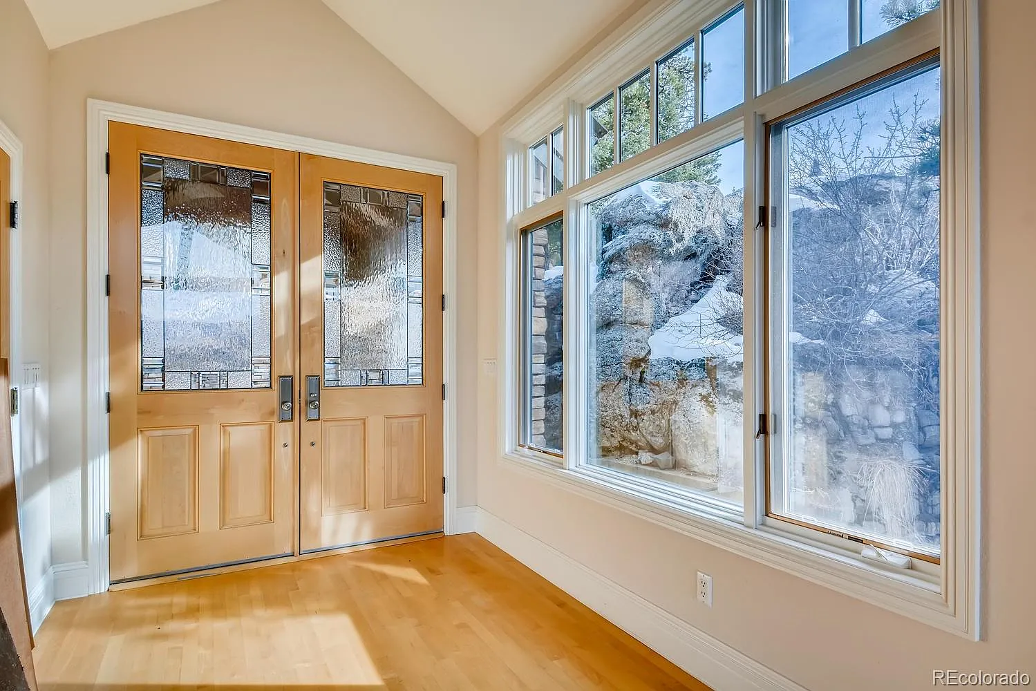 4 bed, 6.0 bath, 9471 sqft, $11,000 — Photo 3