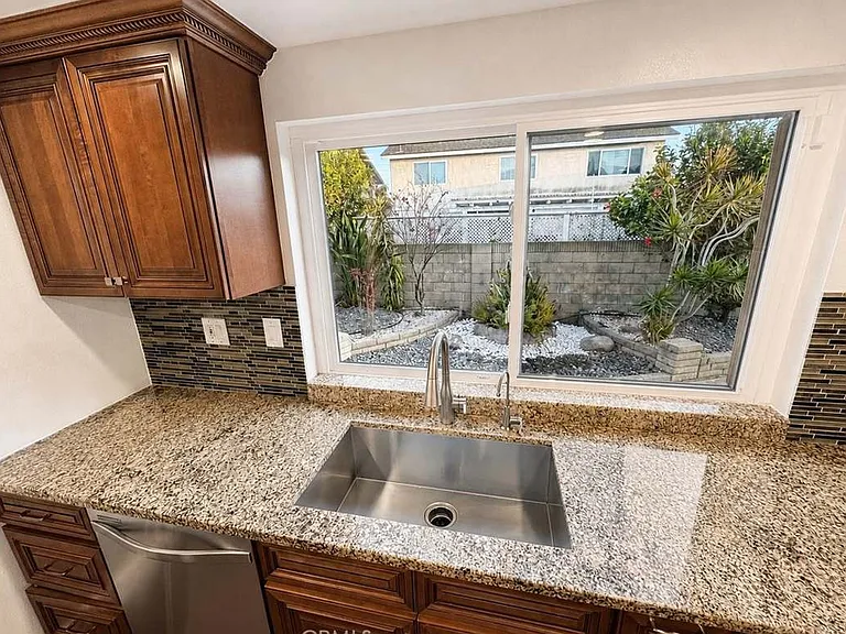 14222 Enfield Cir — Photo 16