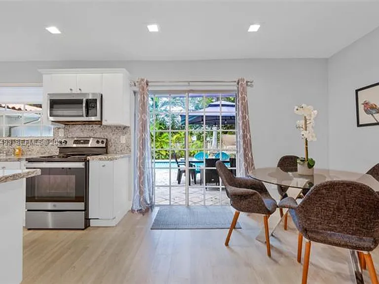 7711 Coquina Dr — Photo 4