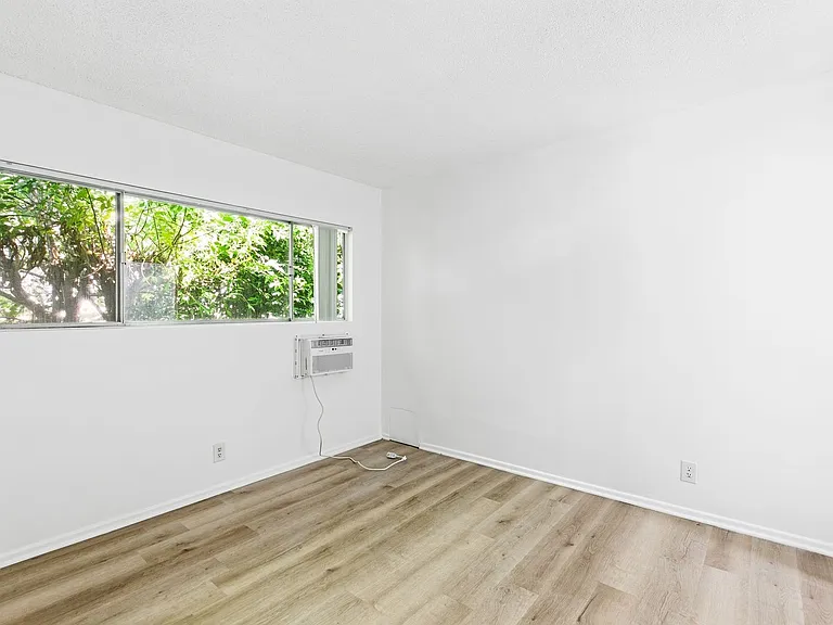 1015 S Westgate Ave — Photo 28