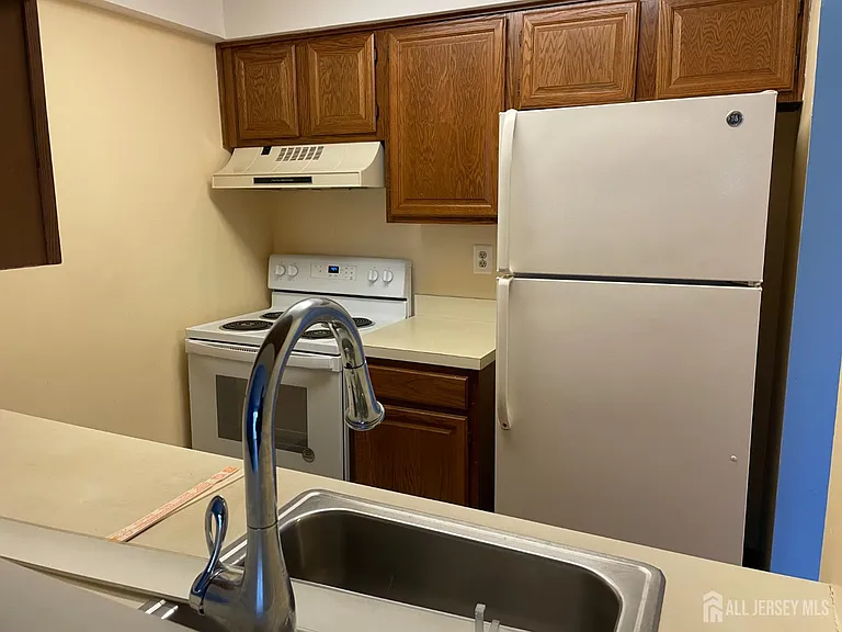 2107 Ravens Crest Dr — Photo 6