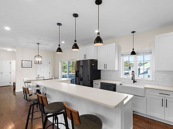 4th image of 3 Mia Cir