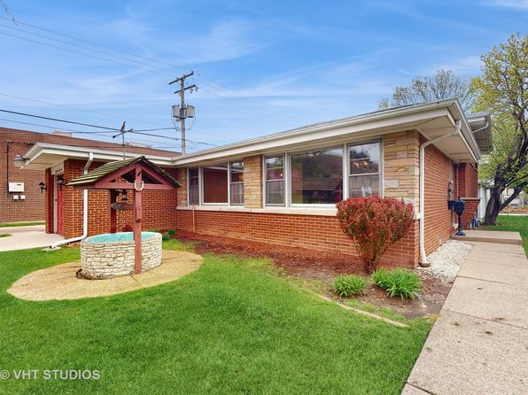 8743 Kedvale Ave, Skokie, IL 60076