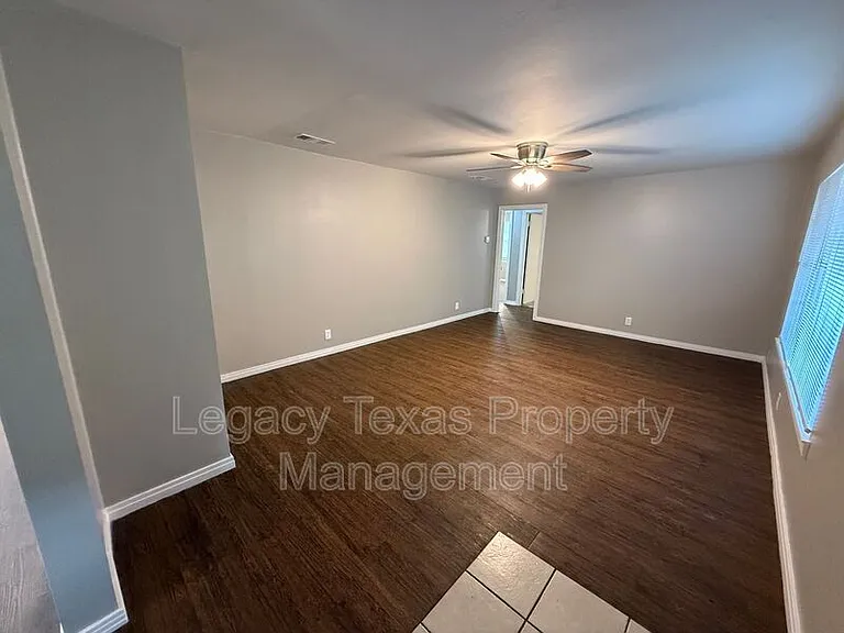 101 Pine St — Photo 4