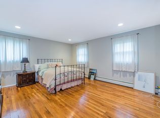 558 Hemlock Dr, Cedarhurst, NY