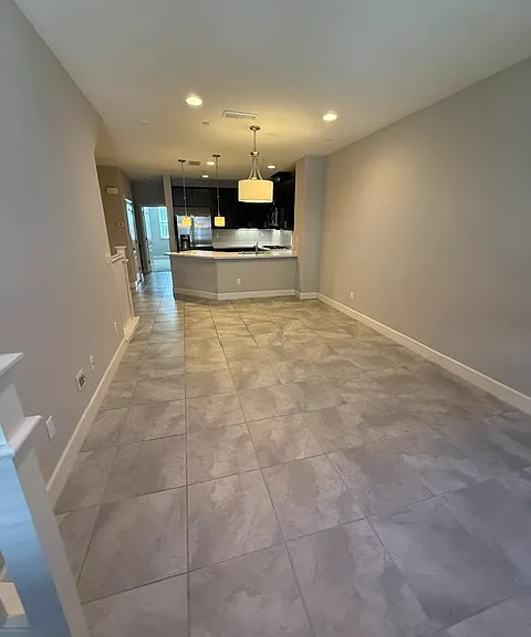 492 Calabria Pl — Photo 2