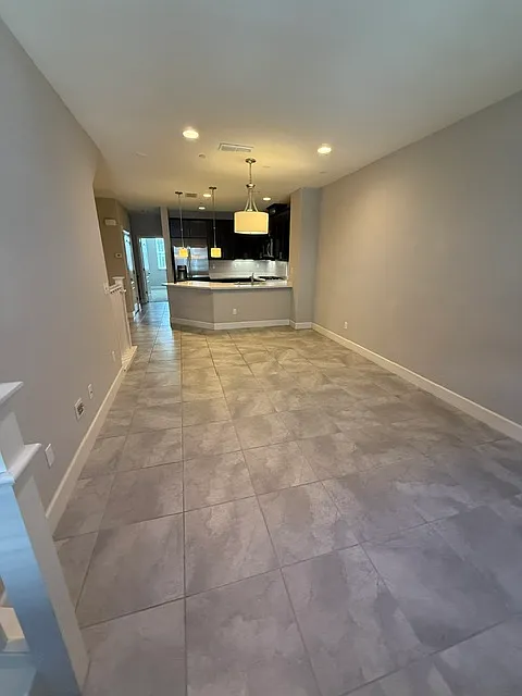 Building Photo - 492 Calabria Pl