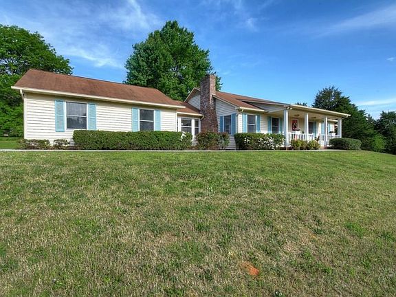 3rd image of 1504 Strawberry Ln