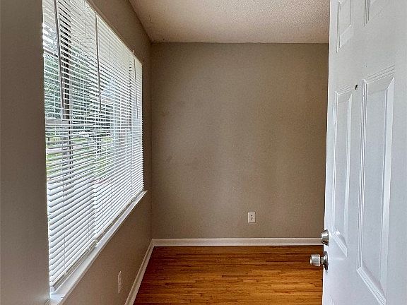 4th image of 1619 Yancey Ave