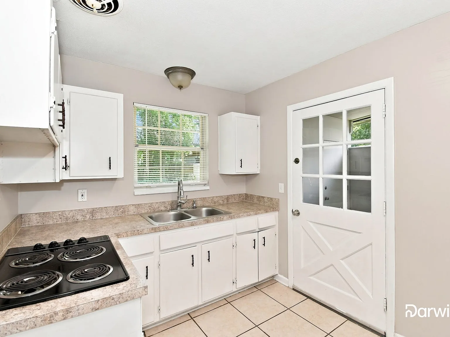 3 bed, 2.0 bath, 1048 sqft, $1,615 — Photo 3