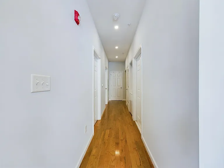 137 Monticello Ave #4 — Photo 25