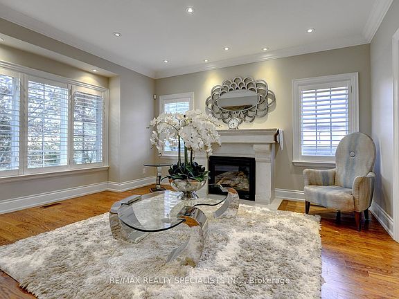 5th image of 7 Fairlin Dr
