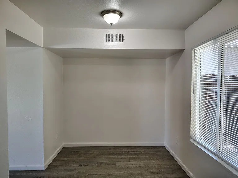 2010-1 Larcus Ave #13 — Photo 5