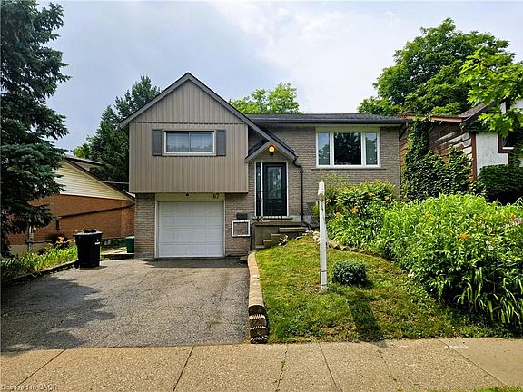 2nd image of 67 Pinemeadow Cres