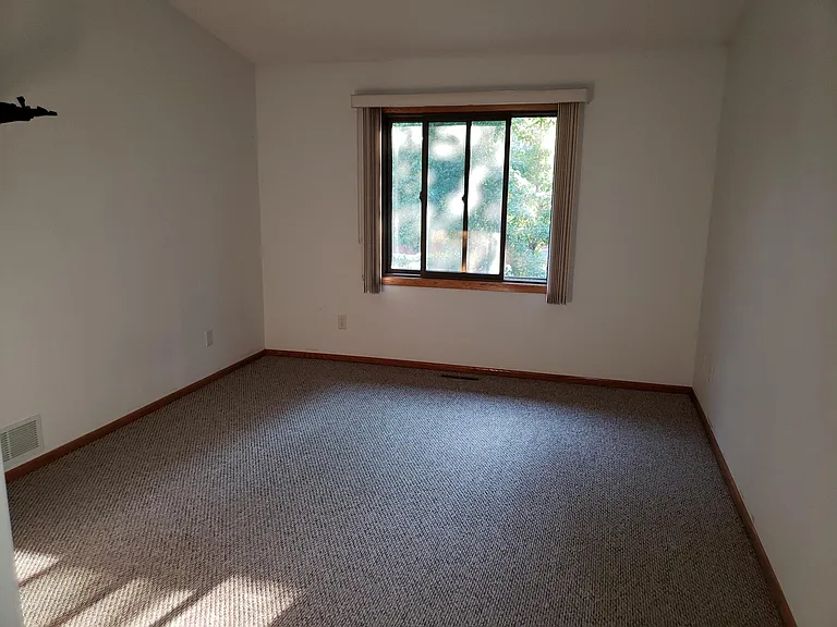1374 Knoll Dr — Photo 8