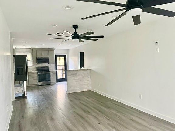 4th image of 2301 Esteban St