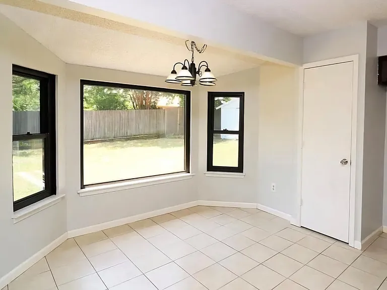 3607 Biscay Dr — Photo 4