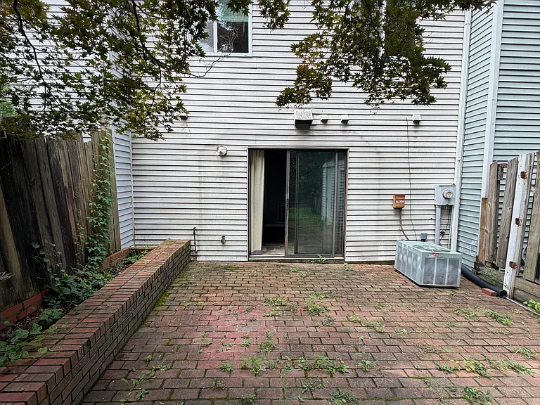 Long Beach Cir — Photo 12