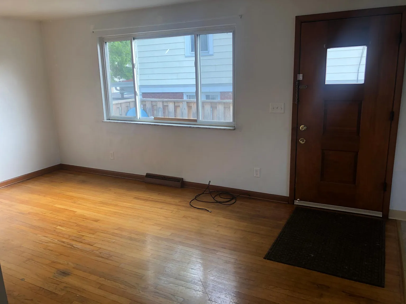 172 S Mount Vernon Ave photo 1