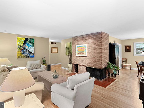 3rd image of 3608 Whispering Ln