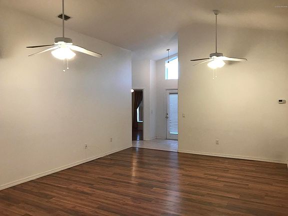 3rd image of 568 Lee Ave