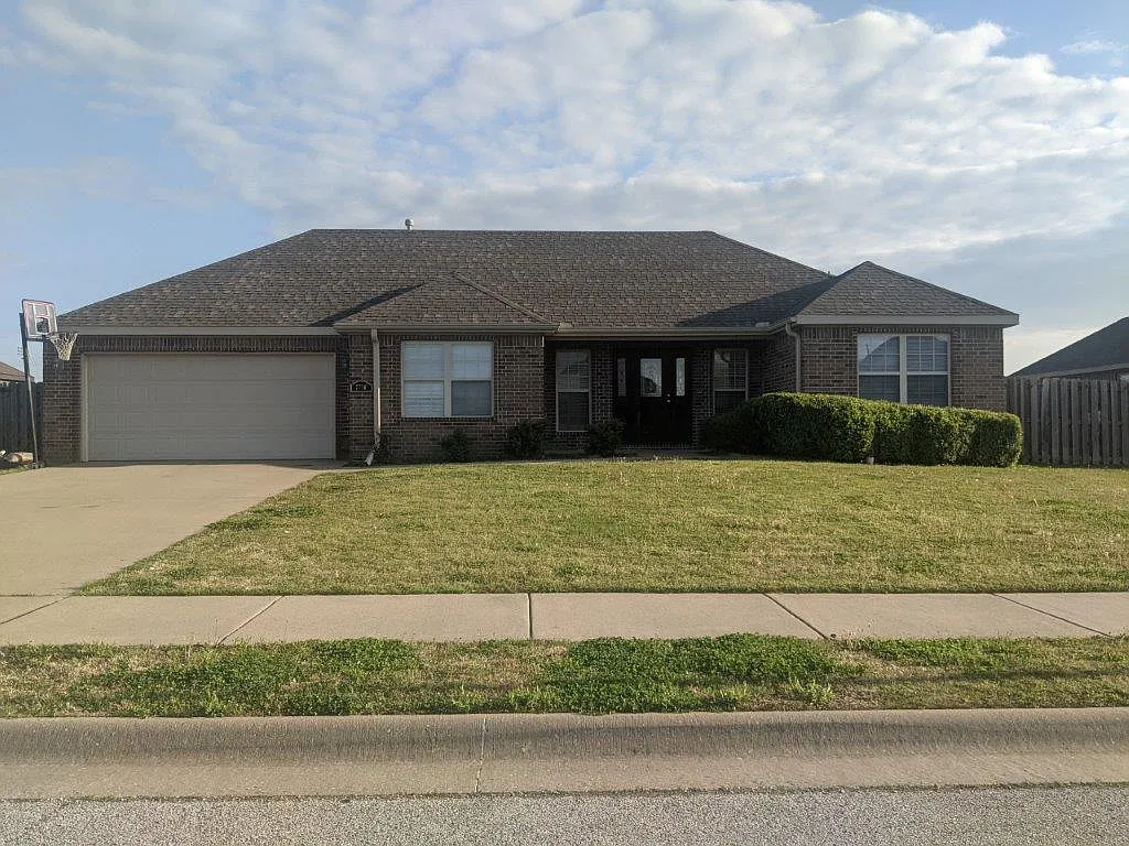 4 bed, 1594 sqft, $1,800 — Photo 1