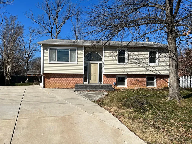 2508 Saint John Pl — Photo 1