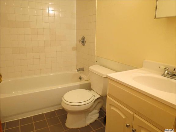 5th image of 18 Bayville Ave #18C