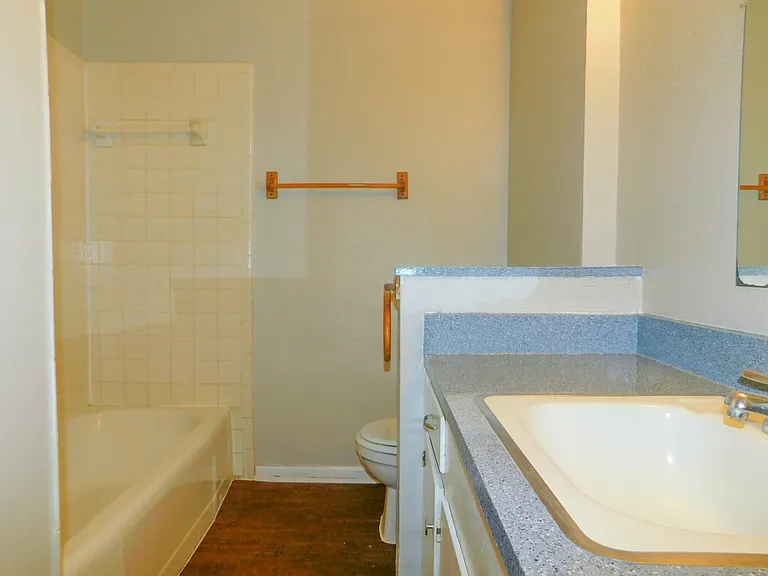 401 Betchan St #4A — Photo 13